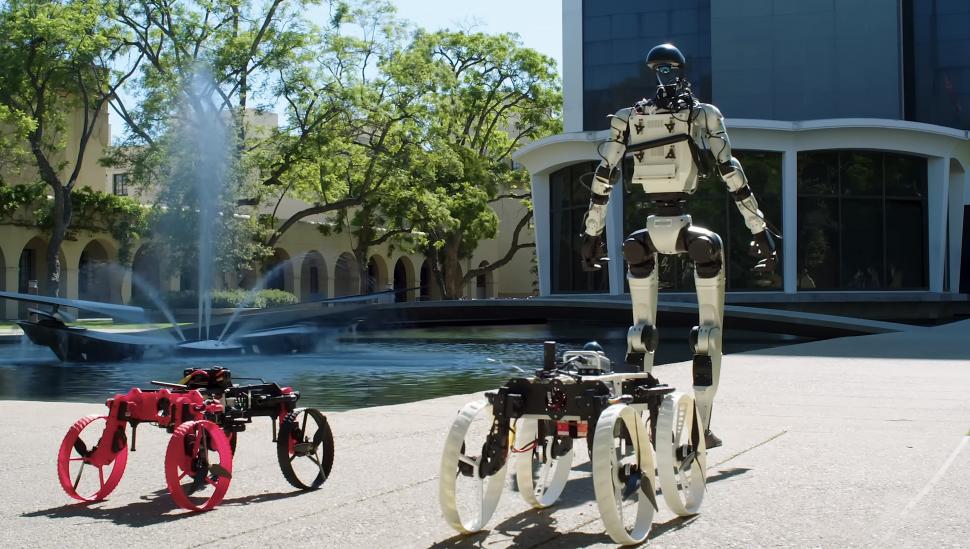 A apărut primul robot umanoid din lume care lansează o dronă de pe spatele său. Cum arată Sistemul X1: Demonstrația pare din filme SF 1017218