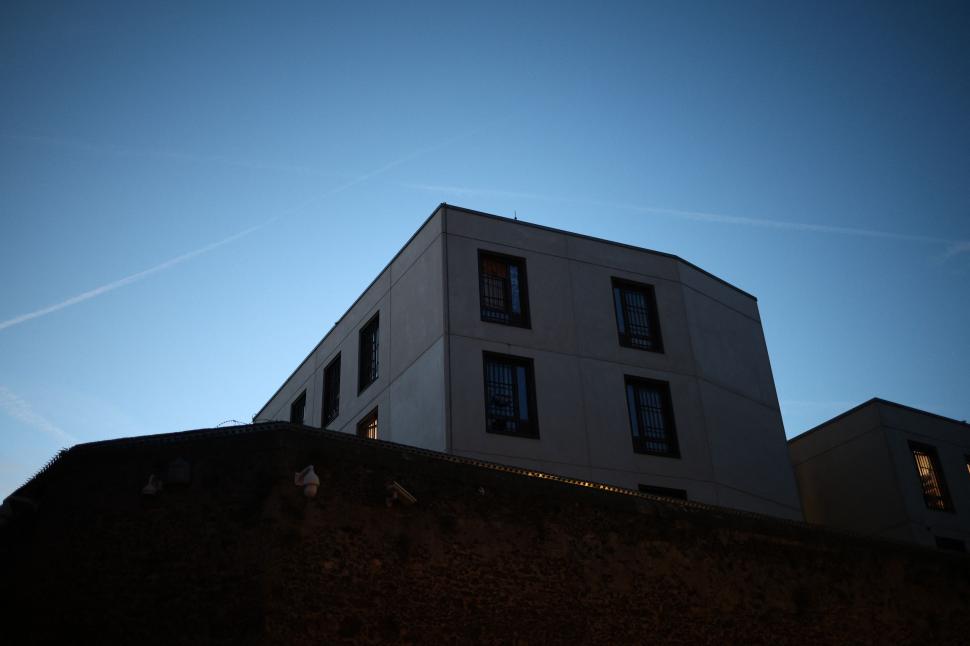 Ce a făcut Nicolas Sarkozy în prima zi la închisoare. Frenezie printre ceilalți deținuți: „Va avea o ședere dificilă” 1017367