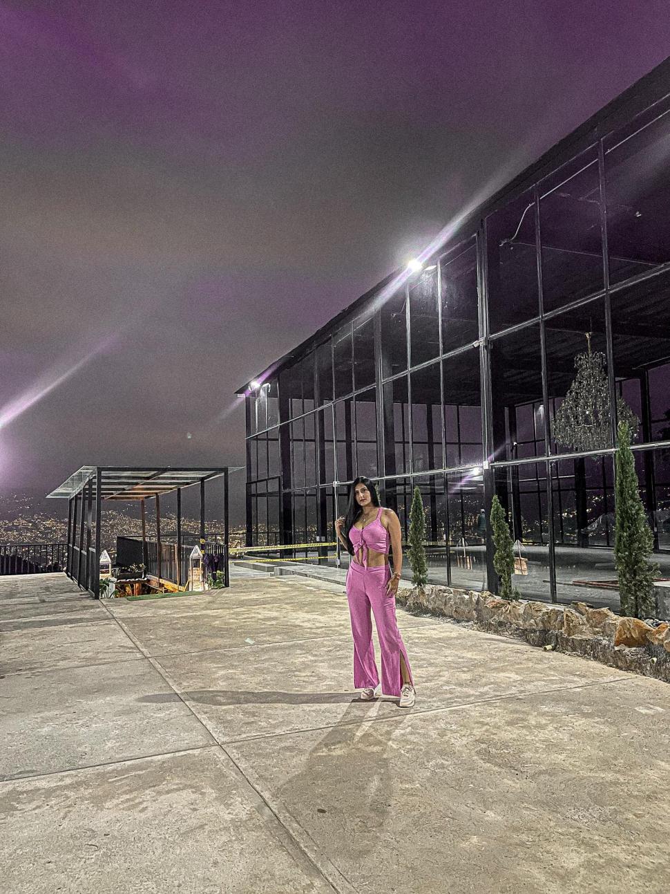 O vedetă TikTok a fost înjunghiată în timpul unui jaf care a avut loc pe o autostradă. Medicii nu au reuşit să o salveze 1017245