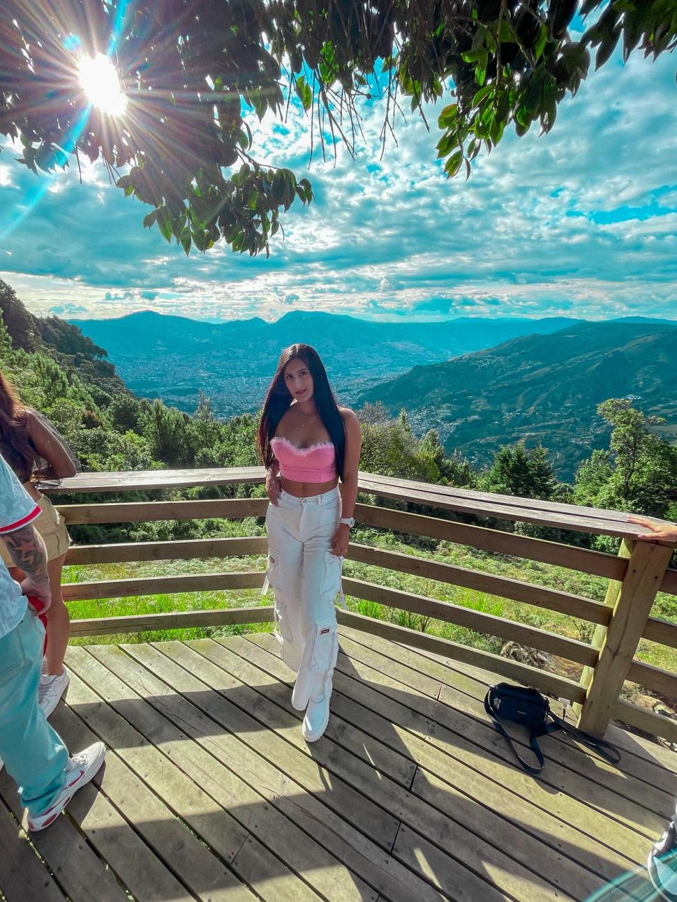 O vedetă TikTok a fost înjunghiată în timpul unui jaf care a avut loc pe o autostradă. Medicii nu au reuşit să o salveze 1017249