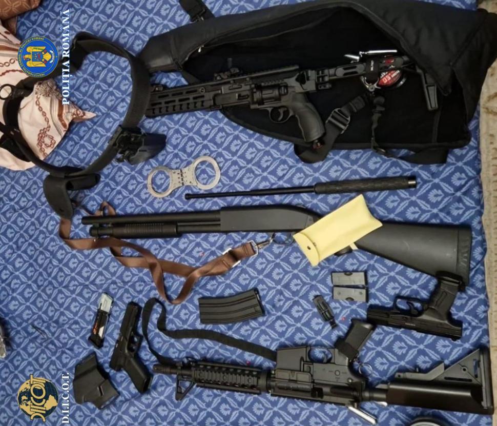 Un fals căpitan SRI a racolat mercenari și foști militari, pe care i-a trimis, înarmați, în misiuni. Mascații i-au ridicat pe suspecți 1017184