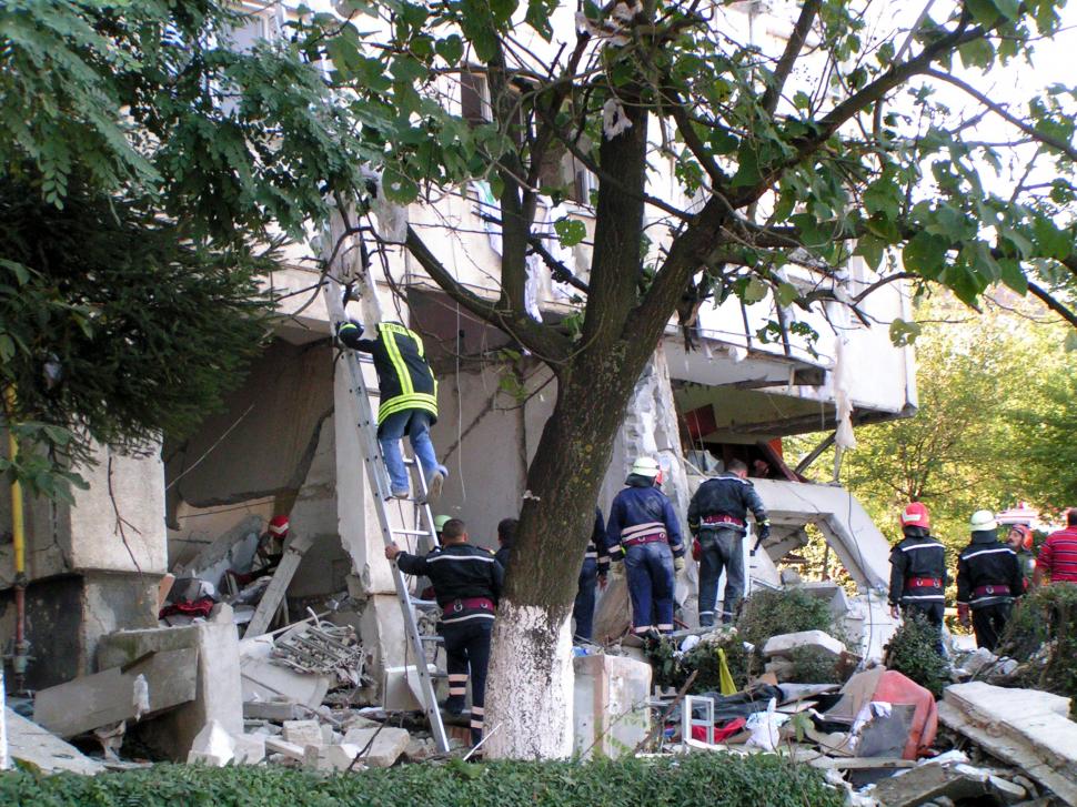 Au pierdut totul în explozie, dar tot ei au plătit pentru reconstrucția blocului. Statul le-a oferit doar 2.000 de euro despăgubire 1017859