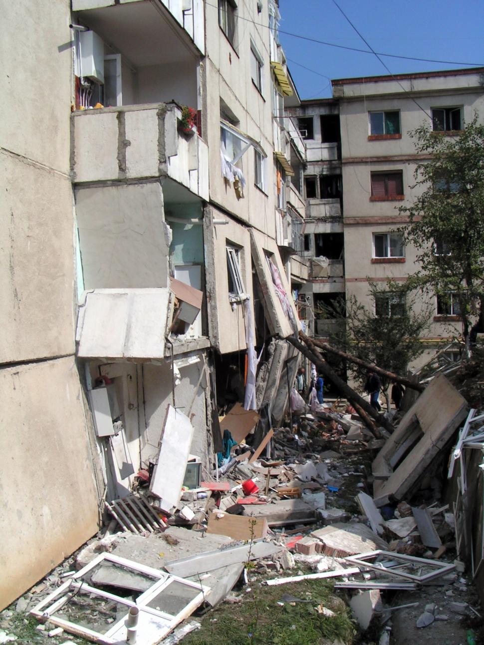 Au pierdut totul în explozie, dar tot ei au plătit pentru reconstrucția blocului. Statul le-a oferit doar 2.000 de euro despăgubire 1017860