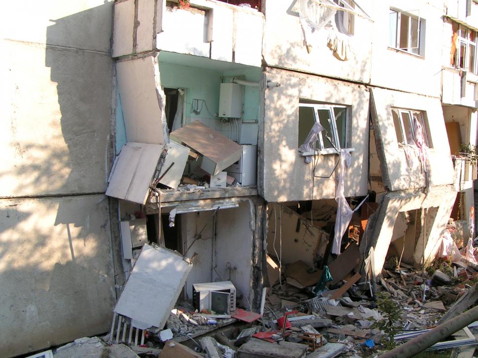 Au pierdut totul în explozie, dar tot ei au plătit pentru reconstrucția blocului. Statul le-a oferit doar 2.000 de euro despăgubire 1017861