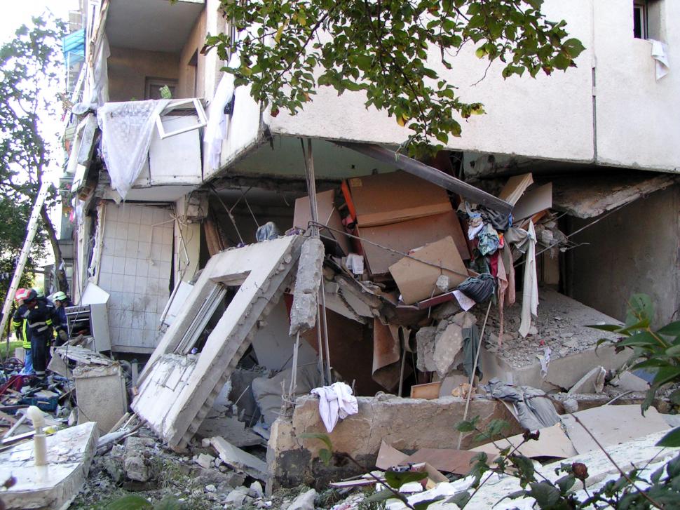 Au pierdut totul în explozie, dar tot ei au plătit pentru reconstrucția blocului. Statul le-a oferit doar 2.000 de euro despăgubire 1017863