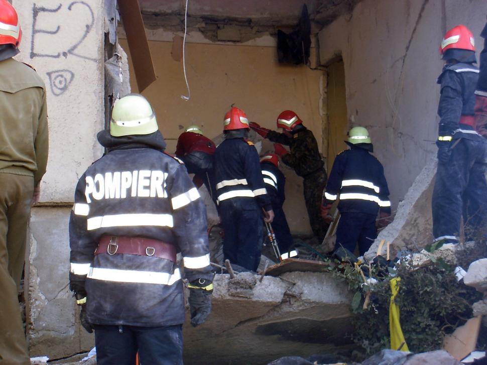 Au pierdut totul în explozie, dar tot ei au plătit pentru reconstrucția blocului. Statul le-a oferit doar 2.000 de euro despăgubire 1017865