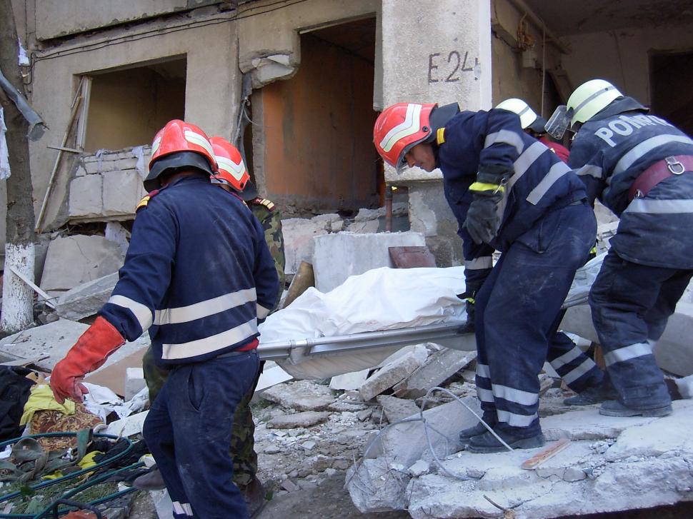 Au pierdut totul în explozie, dar tot ei au plătit pentru reconstrucția blocului. Statul le-a oferit doar 2.000 de euro despăgubire 1017866