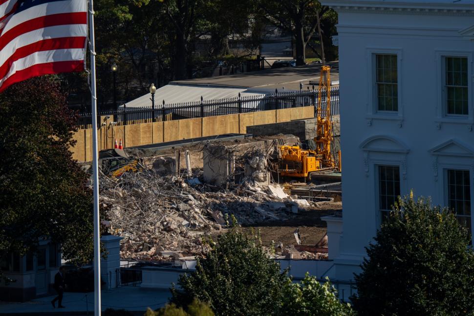 Imagini din satelit. Cum arată Casa Albă, după ce Aripa de Est, construită în 1902, a fost demolată 1018108