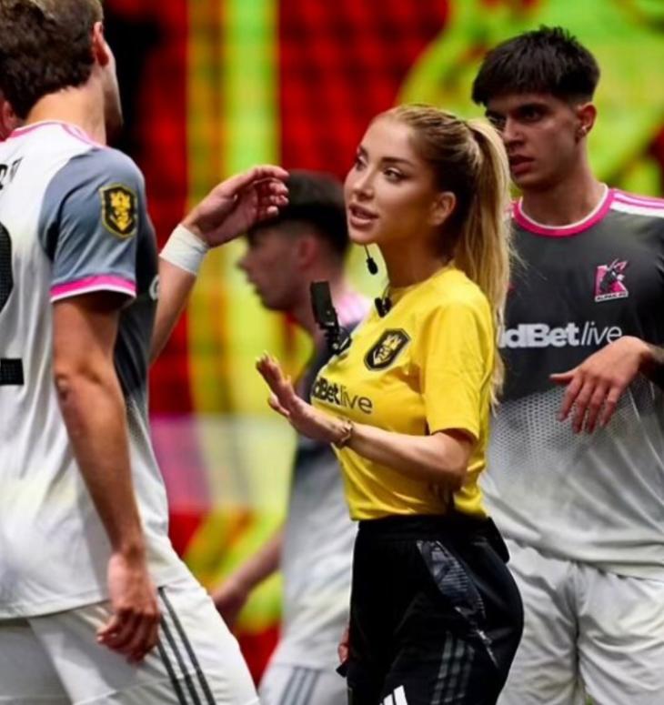 Manuela, cea mai „sclipitoare” arbitră din fotbalul european, spune cât de greu îi este în carieră: Mi-au făcut avansuri, nu am cedat 1017955