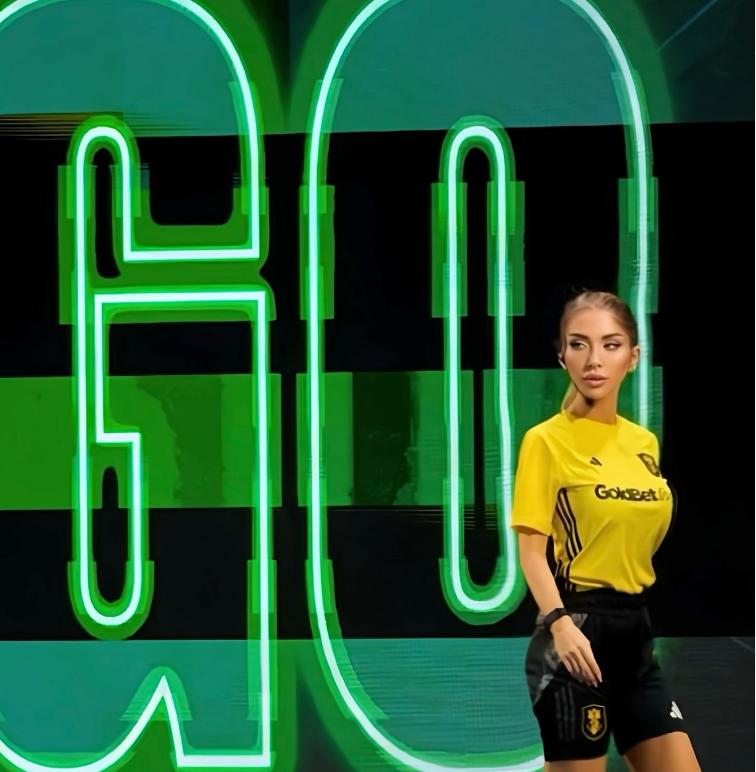 Manuela, cea mai „sclipitoare” arbitră din fotbalul european, spune cât de greu îi este în carieră: Mi-au făcut avansuri, nu am cedat 1017957