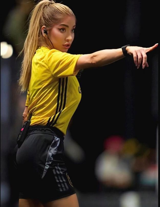 Manuela, cea mai „sclipitoare” arbitră din fotbalul european, spune cât de greu îi este în carieră: Mi-au făcut avansuri, nu am cedat 1017970