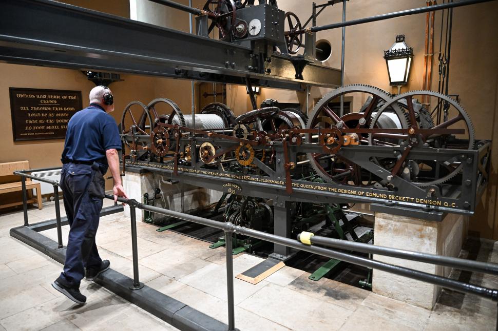 Schimbarea orei este singura care oprește „Marele Orologiu” Big Ben din Londra. Cum arată operațiunea: „Plasăm acele la miezul nopții” 1018010