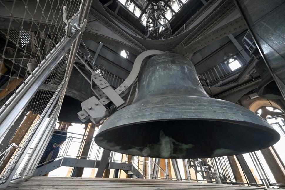 Schimbarea orei este singura care oprește „Marele Orologiu” Big Ben din Londra. Cum arată operațiunea: „Plasăm acele la miezul nopții” 1018011