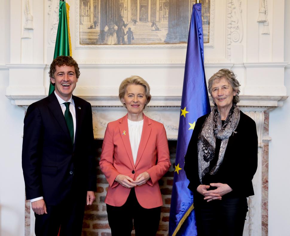 Cine este Catherine Connolly, femeia care a câștigat alegerile prezidențiale în Irlanda. Rivala ei și-a recunoscut înfrângerea 1018284