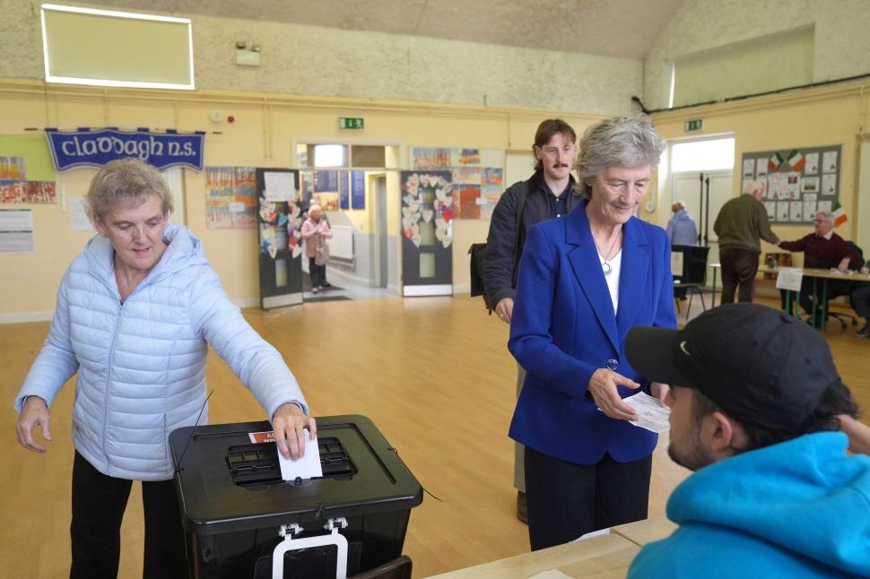 Cine este Catherine Connolly, femeia care a câștigat alegerile prezidențiale în Irlanda. Rivala ei și-a recunoscut înfrângerea 1018288