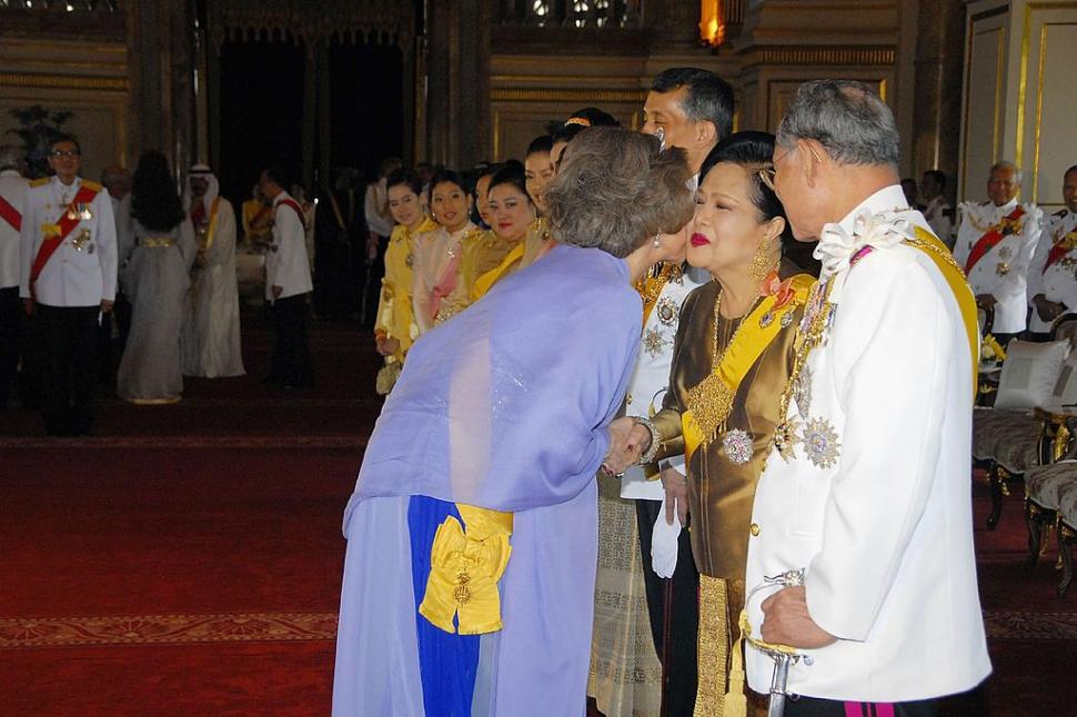 Regina Mamă a Thailandei, cunoscută ca "Jackie Kennedy a Asiei", a murit la vârsta de 93 de ani  1018260