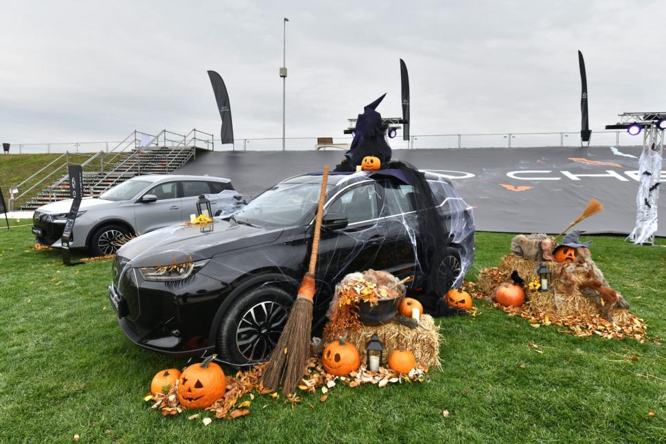 Un Lamborghini realizat manual din 10.000 de chei de yale, printre atracţiile de la West Side Hallo Fest. Ce surprize s-au pregătit 1018307