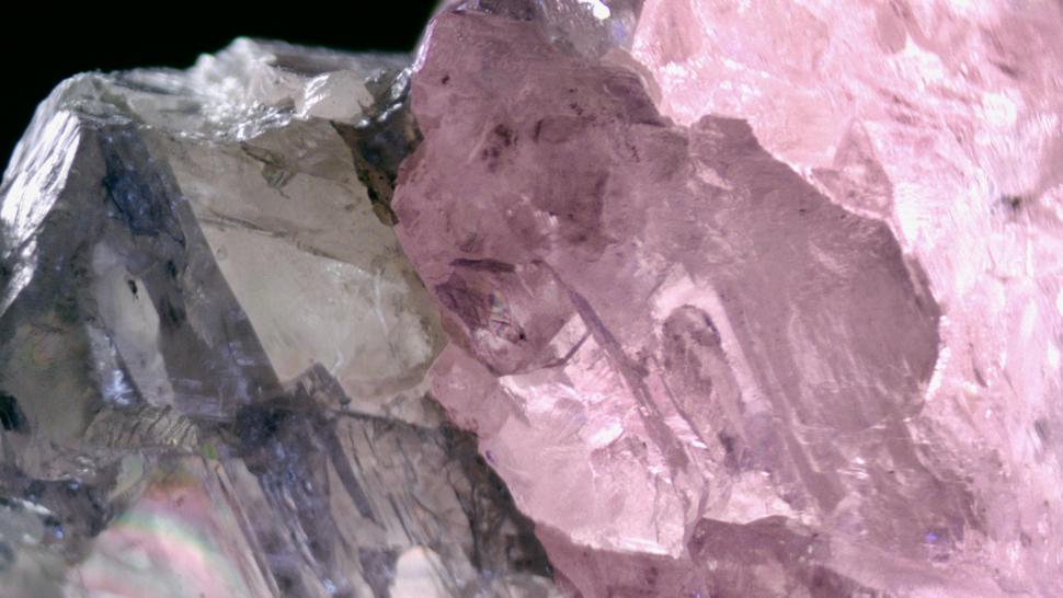Un diamant brut rar, bicolor, cu o greutate „uluitoare”, a fost descoperit într-o mină din Botswana: Cum arată piatra pe jumătate roz 1018148