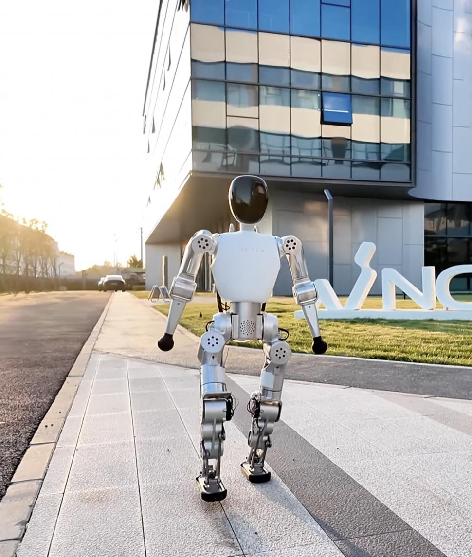 Cum arată și cât costă cel mai ieftin robot umanoid din lume: Îl cheamă Bumi și are dimensiunile unui copil 1018712