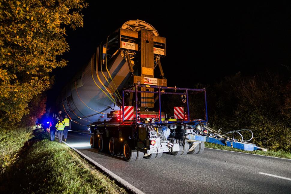 Germanii au legat ramurile copacilor ca să poată transporta pe șosea un Airbus gigantic. Operațiunea uriașă blochează traficul 3 nopți  1018718