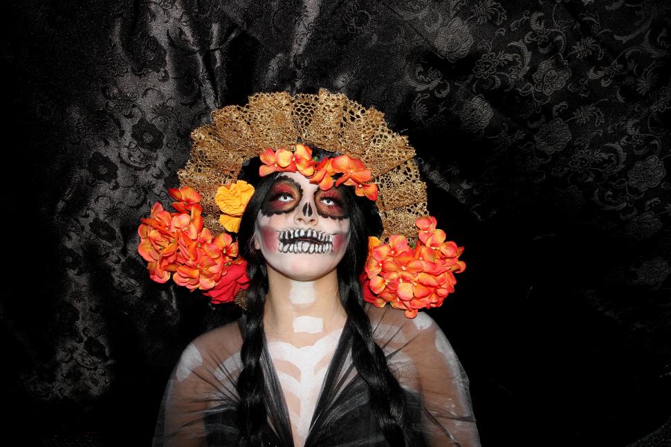 Idei de costume și make-up pentru Halloween 2025: Inspirație de la evenimente care au început deja în București, Brooklyn și Manchester 1018644