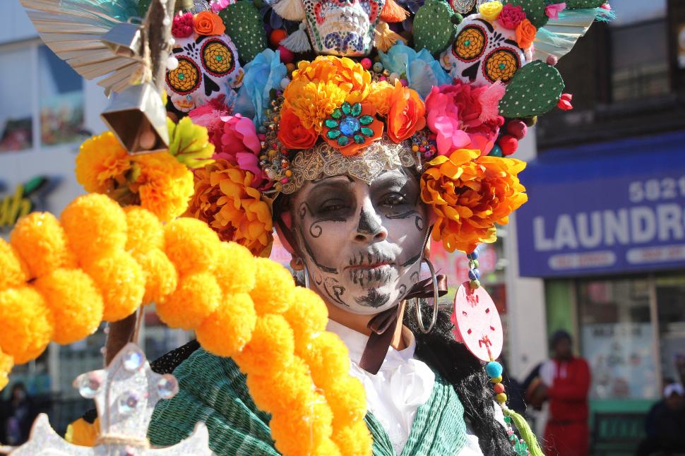 Idei de costume și make-up pentru Halloween 2025: Inspirație de la evenimente care au început deja în București, Brooklyn și Manchester 1018645