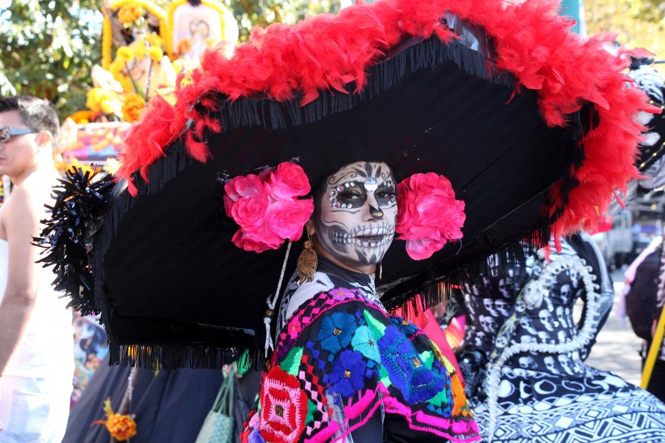 Idei de costume și make-up pentru Halloween 2025: Inspirație de la evenimente care au început deja în București, Brooklyn și Manchester 1018646