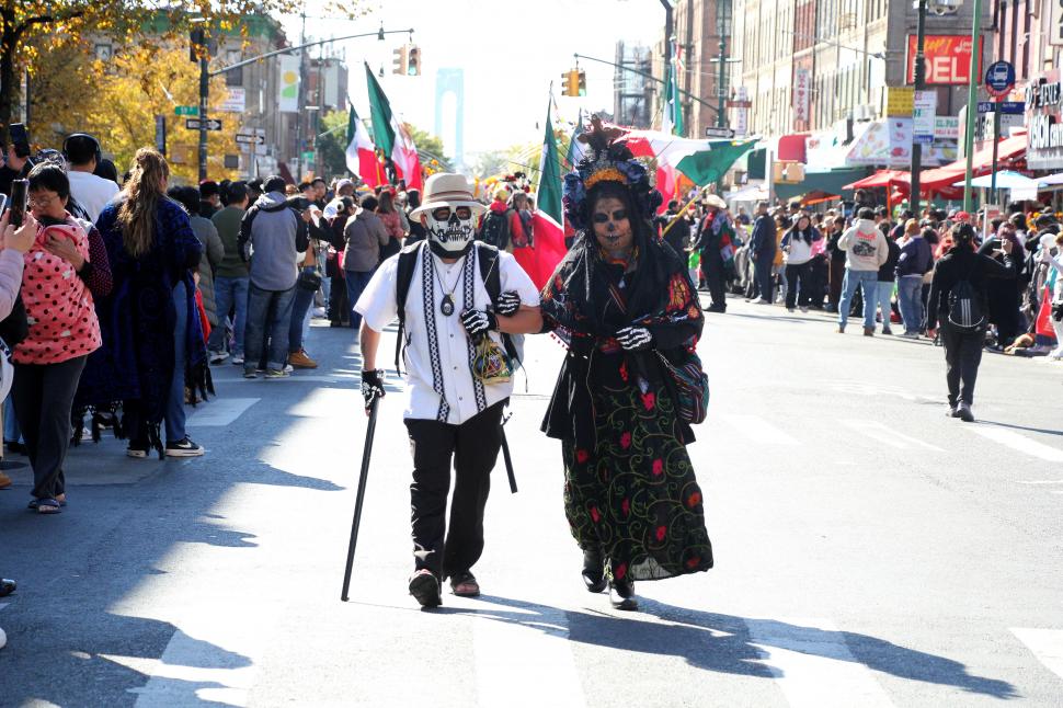 Idei de costume și make-up pentru Halloween 2025: Inspirație de la evenimente care au început deja în București, Brooklyn și Manchester 1018647