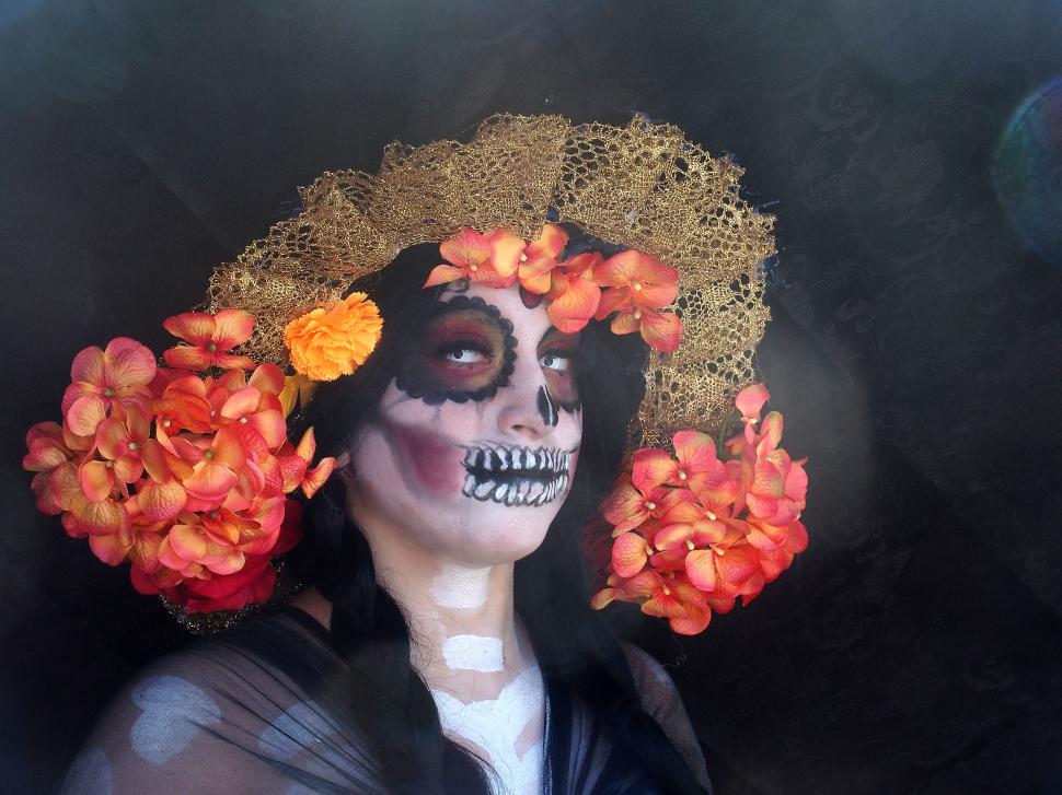 Idei de costume și make-up pentru Halloween 2025: Inspirație de la evenimente care au început deja în București, Brooklyn și Manchester 1018648