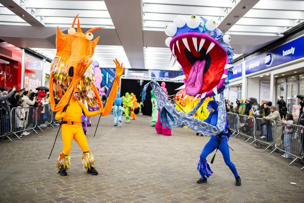 Idei de costume și make-up pentru Halloween 2025: Inspirație de la evenimente care au început deja în București, Brooklyn și Manchester 1018660