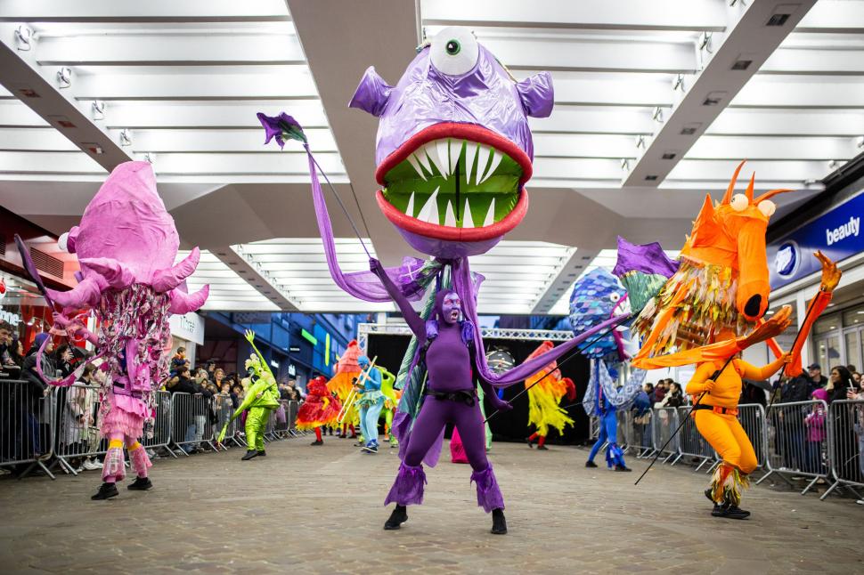 Idei de costume și make-up pentru Halloween 2025: Inspirație de la evenimente care au început deja în București, Brooklyn și Manchester 1018663