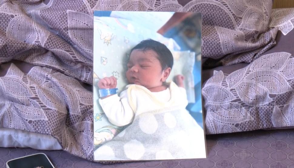 Isuru a plecat din Sri Lanka, de la un salariu halucinant, să muncească la Oradea. Acum bebelușul lui va fi primul creștin din familie 1018752