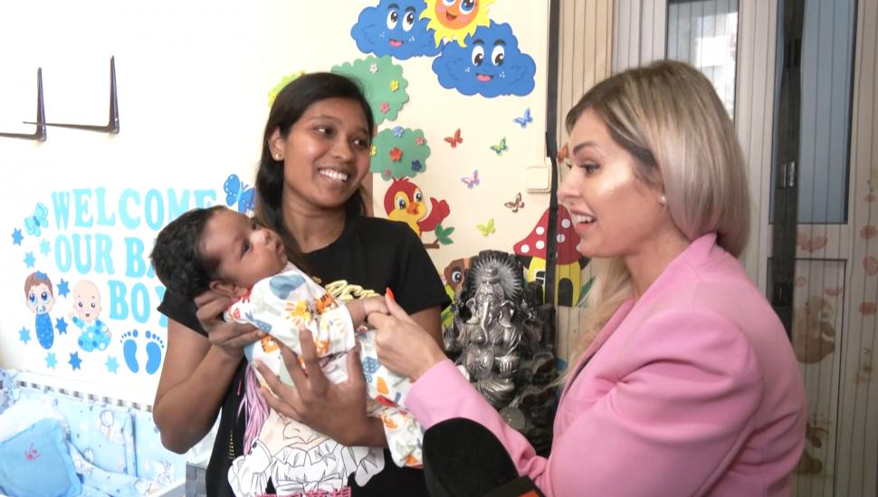 Isuru a plecat din Sri Lanka, de la un salariu halucinant, să muncească la Oradea. Acum bebelușul lui va fi primul creștin din familie 1018753