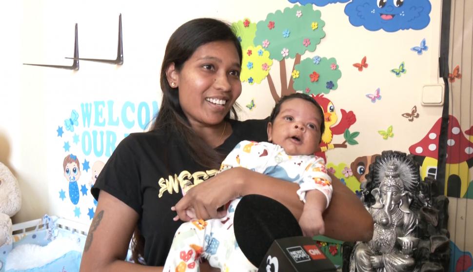 Isuru a plecat din Sri Lanka, de la un salariu halucinant, să muncească la Oradea. Acum bebelușul lui va fi primul creștin din familie 1018757