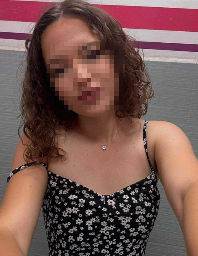 Niște elevi din Iași și-au găsit profesoara pe videochat. Au făcut capturi indecente cu ea și le-au distribuit la tot liceul 1018689