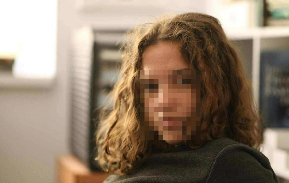 Apar detalii revoltătoare în cazul profesoarei din Iași care făcea videochat. Este acuzată că a racolat o fostă elevă să i se alăture 1019013