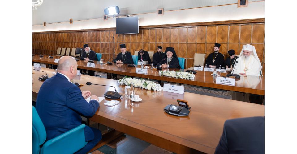 Ilie Bolojan s-a întâlnit la Palatul Victoria cu Patriarhul Ecumenic Bartolomeu I și Patriarhul Daniel: “O mare bucurie creştinească” 1019146
