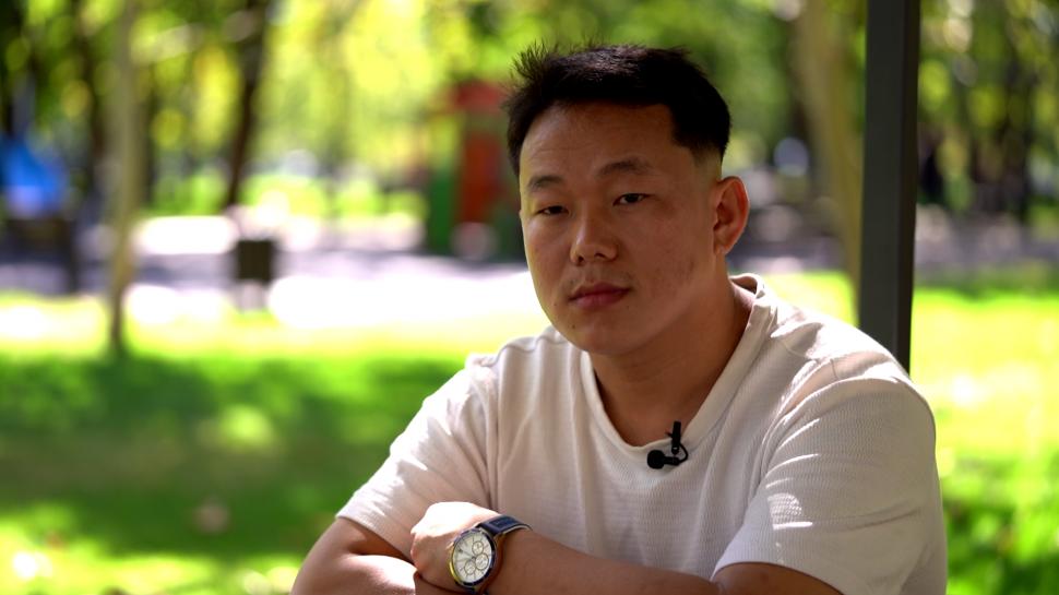 Șocul cultural al unui nepalez în România: „A fost foarte surprinzător că doi oameni care nu sunt căsătoriţi pot trăi împreună” 1019095