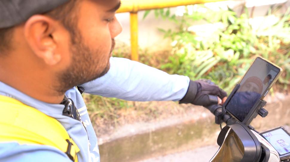 ”No romanian, go!” Ce au pățit muncitori străini în România. „M-am simțit foarte rău. Aș vrea ca oamenii să fie mai prietenoși” 1019383