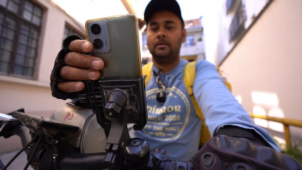 ”No romanian, go!” Ce au pățit muncitori străini în România. „M-am simțit foarte rău. Aș vrea ca oamenii să fie mai prietenoși” 1019384