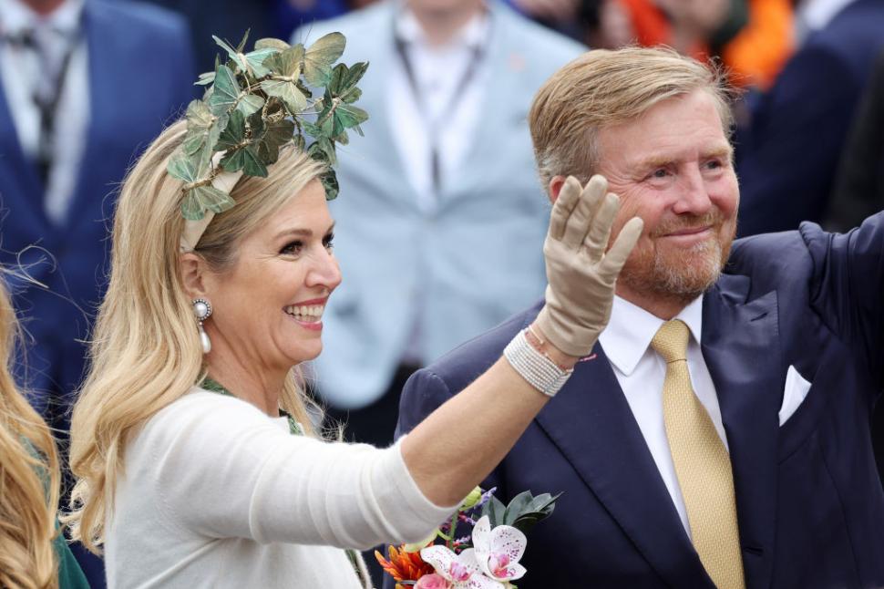 Regina Maxima a Ţărilor de Jos s-a vopsit pe faţă în culori de război şi a participat la antrenamente militare 1019187