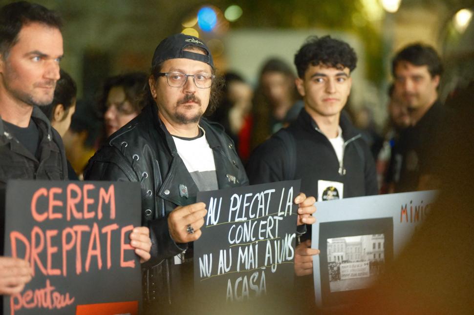 Imagini emoţionante de la marşul din Capitală dedicat victimelor de la Colectiv 1019862