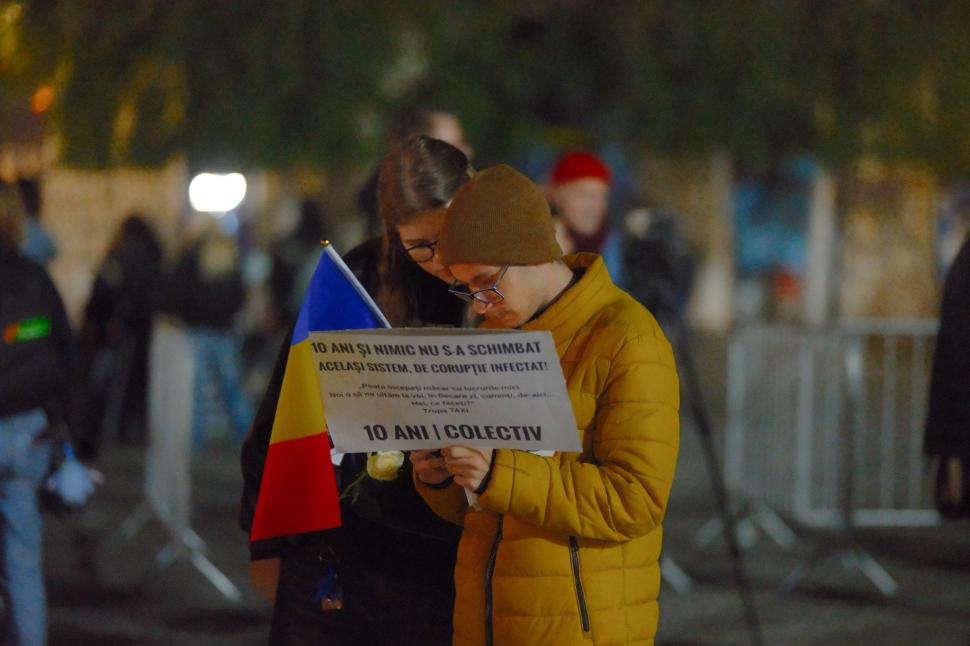 Imagini emoţionante de la marşul din Capitală dedicat victimelor de la Colectiv 1019864