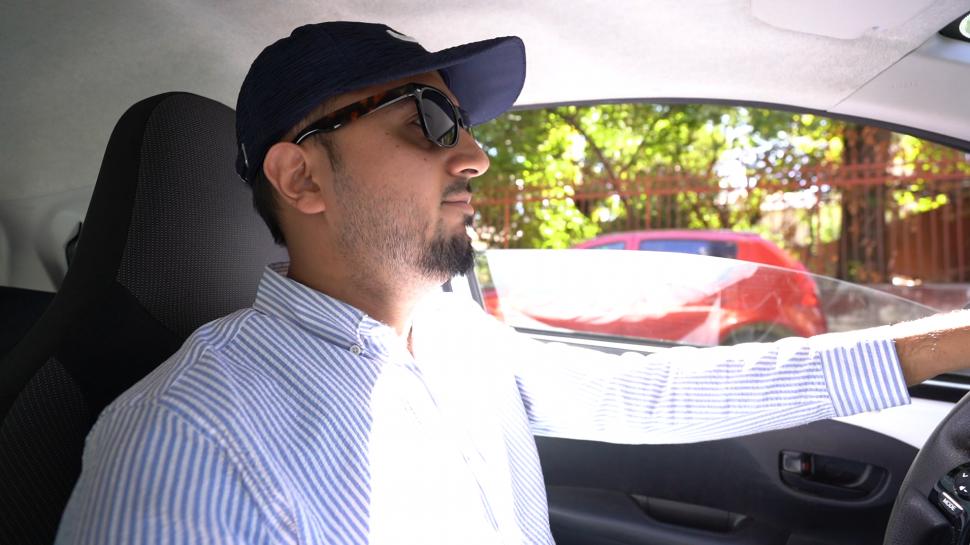 „Nu poţi fura un job pe care nimeni nu-l vrea”. Poveştile livratorilor străini din România: „Copilul mă întreabă mereu când mă întorc” 1019777