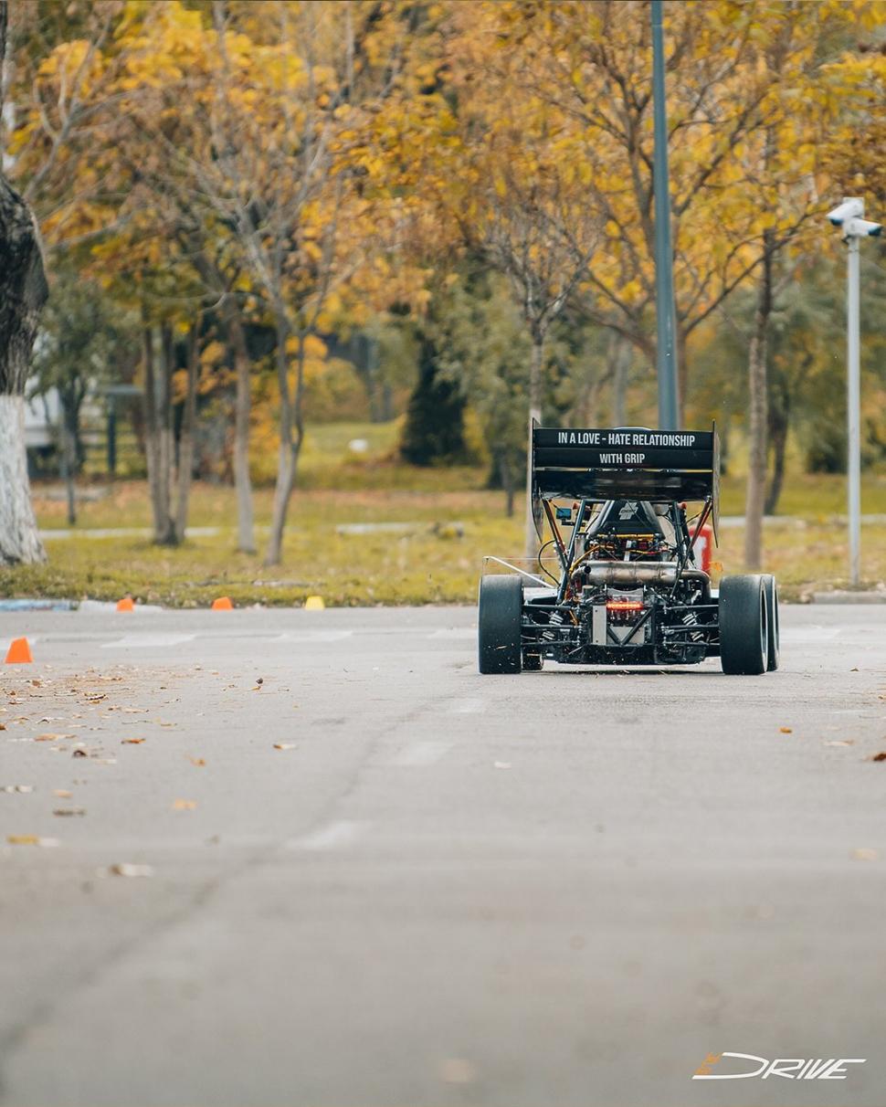 Studenţii Politehnicii Bucureşti au construit primul monopost românesc care va concura pe circuitele internaţionale. Cum arată DR06 1019721
