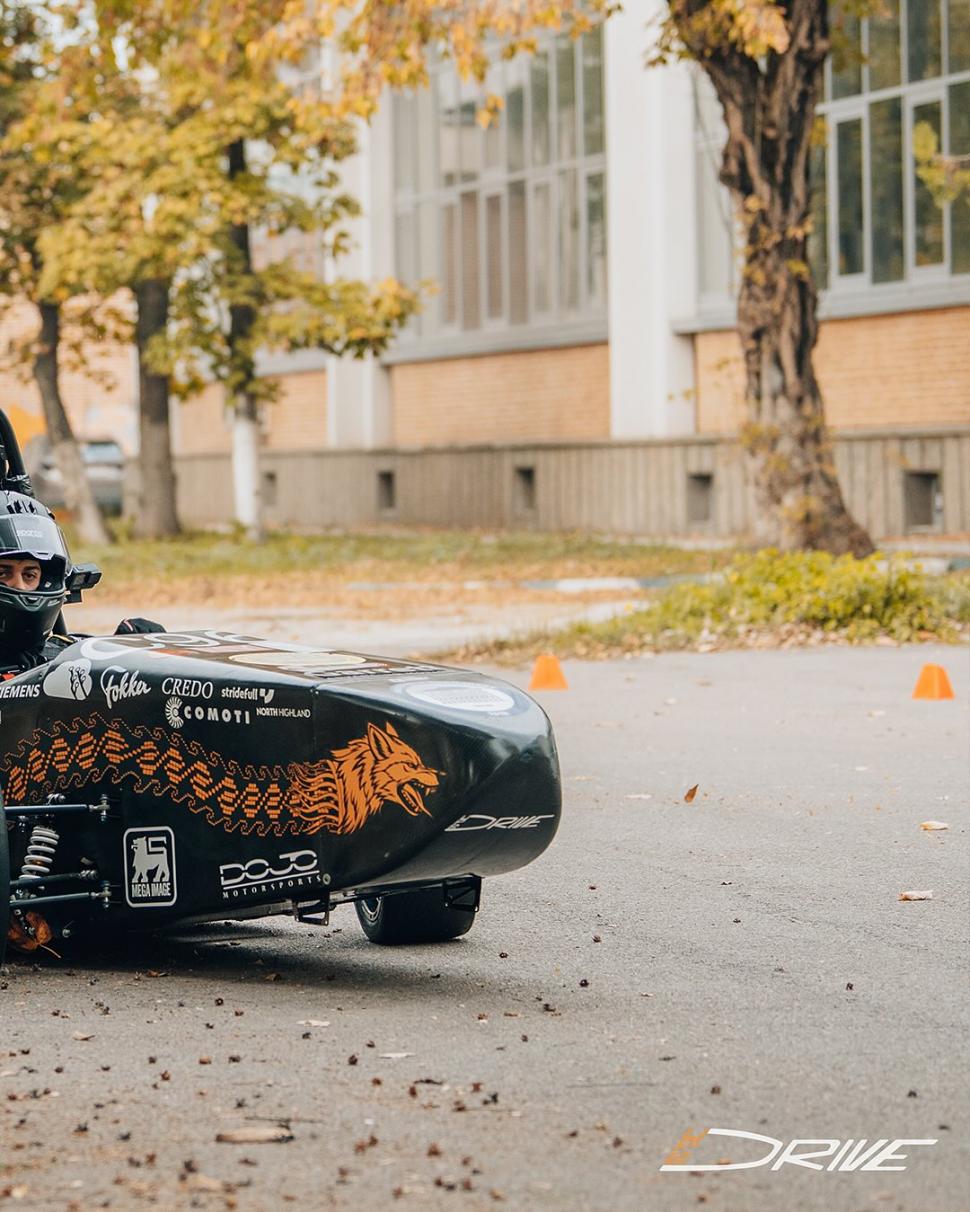 Studenţii Politehnicii Bucureşti au construit primul monopost românesc care va concura pe circuitele internaţionale. Cum arată DR06 1019722