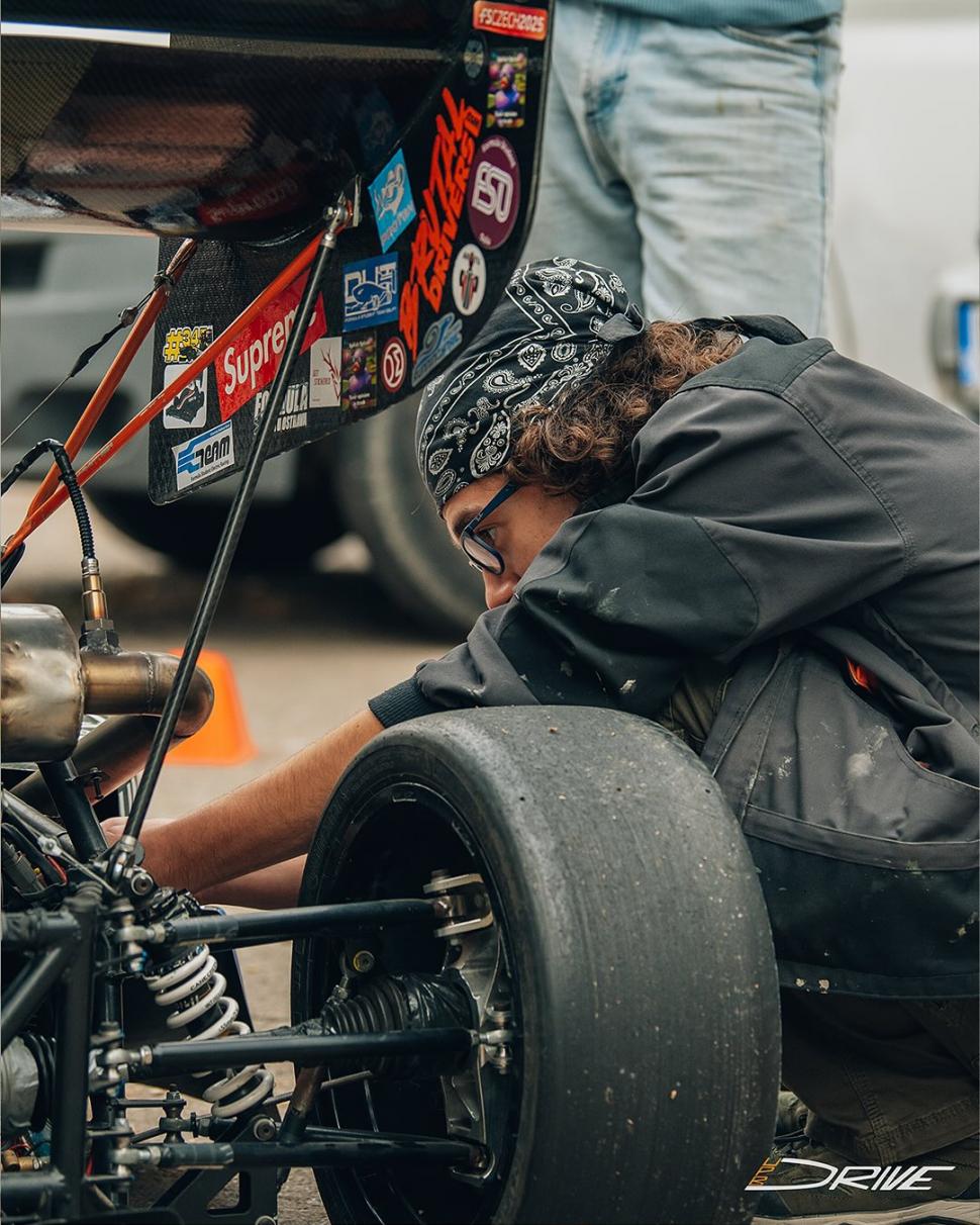 Studenţii Politehnicii Bucureşti au construit primul monopost românesc care va concura pe circuitele internaţionale. Cum arată DR06 1019724