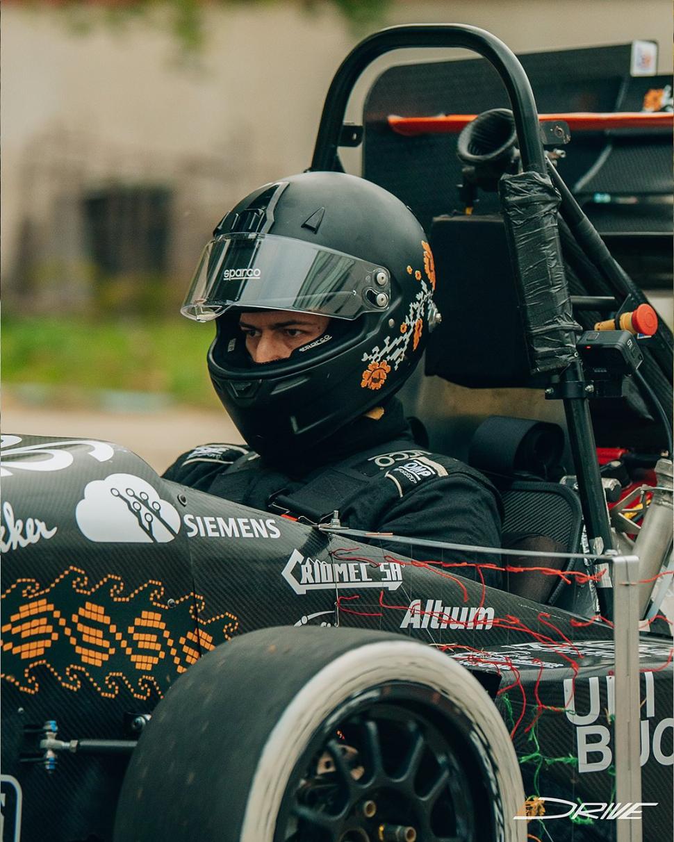 Studenţii Politehnicii Bucureşti au construit primul monopost românesc care va concura pe circuitele internaţionale. Cum arată DR06 1019725