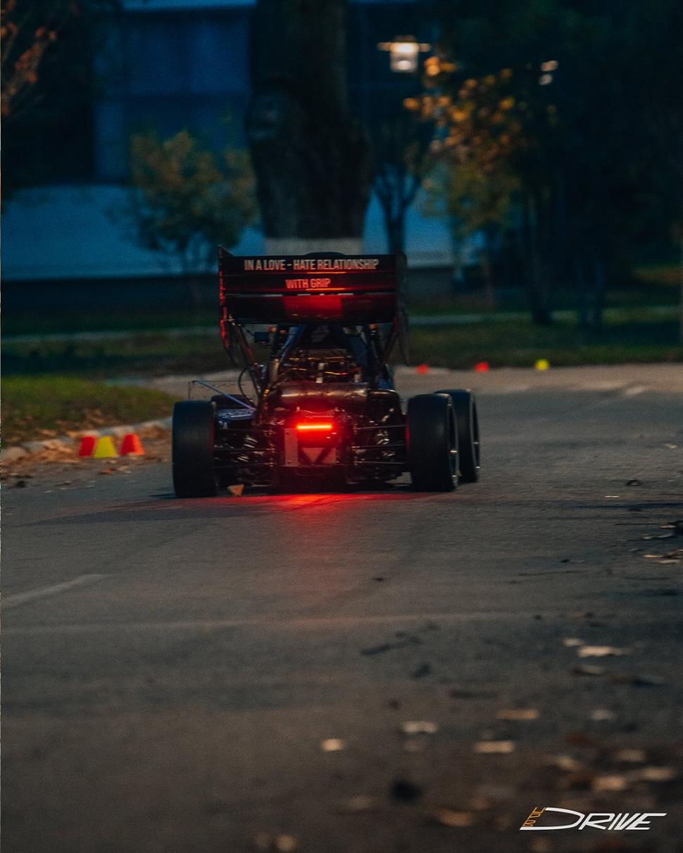 Studenţii Politehnicii Bucureşti au construit primul monopost românesc care va concura pe circuitele internaţionale. Cum arată DR06 1019727