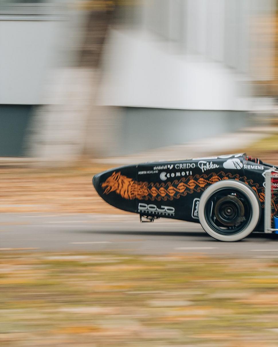 Studenţii Politehnicii Bucureşti au construit primul monopost românesc care va concura pe circuitele internaţionale. Cum arată DR06 1019730